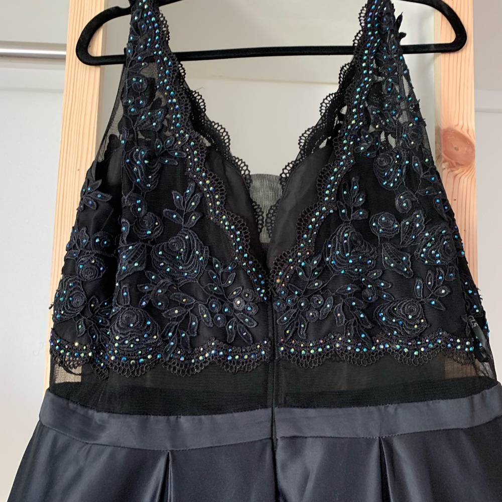 Beautiful Ballgown. - Picture 6 of 7